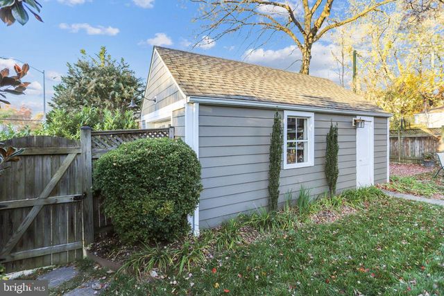 5137 25TH PL N, Arlington, VA 22207