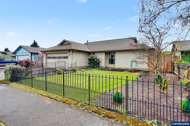 4540 Lark Ct NE, Salem, OR 97301