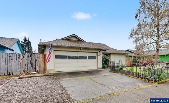 4540 Lark Ct NE, Salem, OR 97301