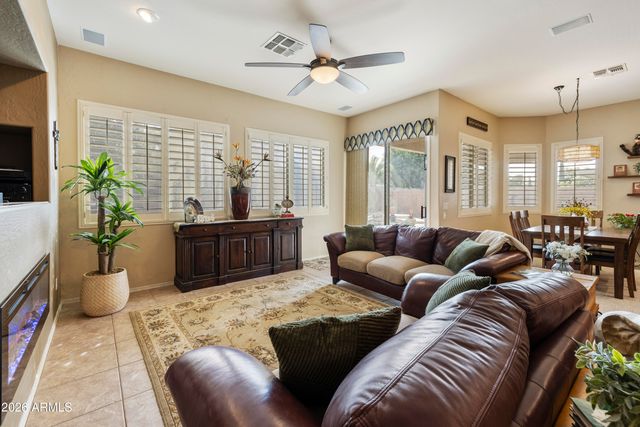 2997 E PARKVIEW Drive, Gilbert, AZ 85295