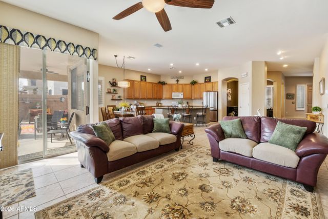 2997 E PARKVIEW Drive, Gilbert, AZ 85295