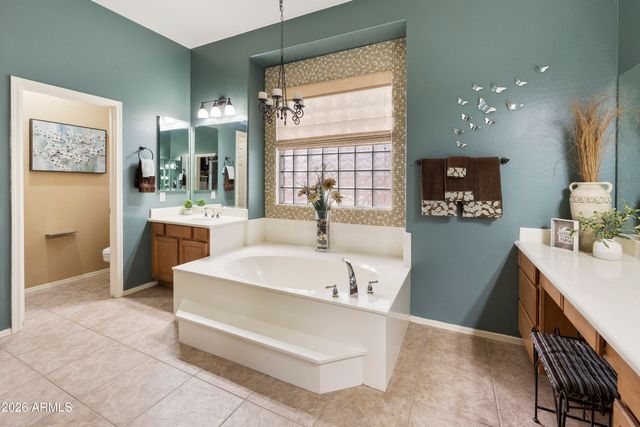 2997 E PARKVIEW Drive, Gilbert, AZ 85295