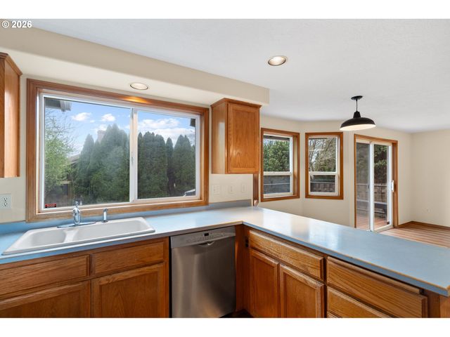 12328 Sw ANTON Dr, Portland, OR 97223