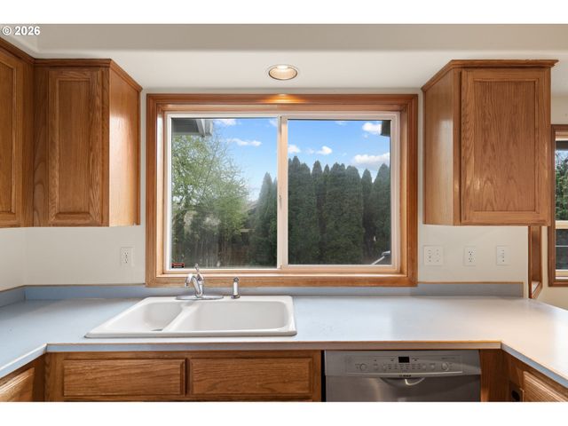 12328 Sw ANTON Dr, Portland, OR 97223