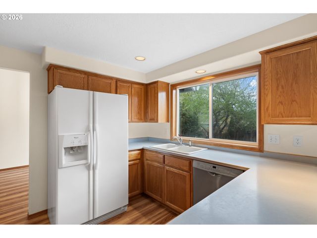 12328 Sw ANTON Dr, Portland, OR 97223