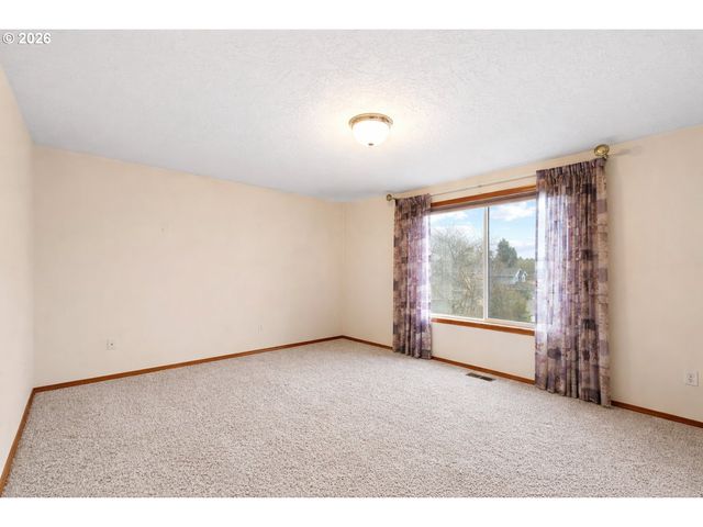 12328 Sw ANTON Dr, Portland, OR 97223