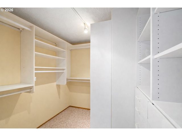 12328 Sw ANTON Dr, Portland, OR 97223