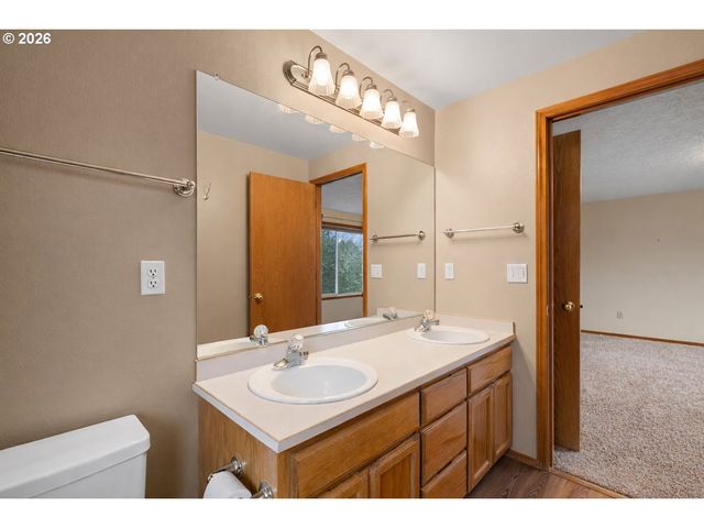 12328 Sw ANTON Dr, Portland, OR 97223