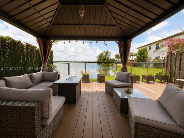 20636 NE 5th Pl, Miami, FL 33179