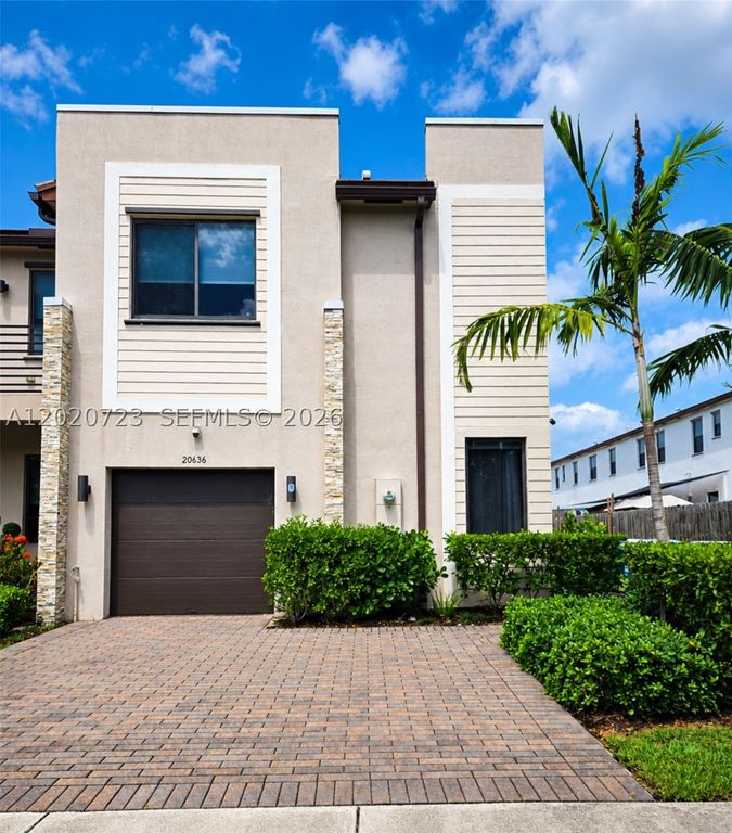 20636 NE 5th Pl, Miami, FL 33179