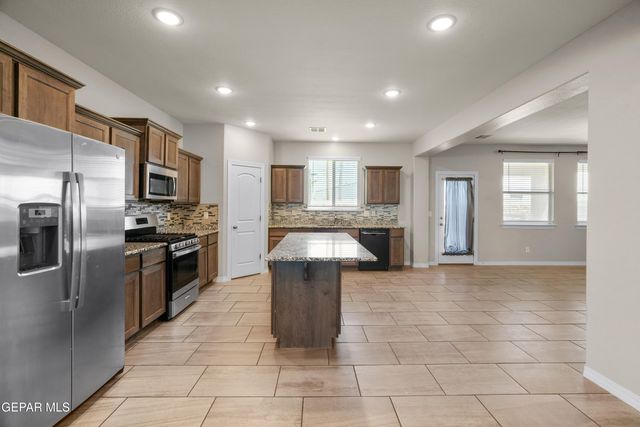 380 Canyon Vista Drive, Horizon City, TX 79928