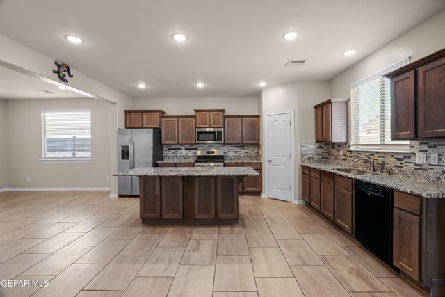 380 Canyon Vista Drive, Horizon City, TX 79928