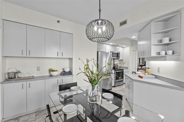 707 SEDDON COVE WAY 707, Tampa, FL 33602