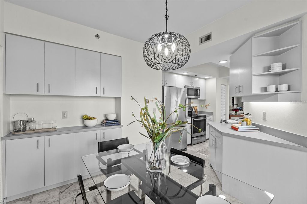 Image 11 of property listing at 707 SEDDON COVE WAY, Tampa, FL 33602