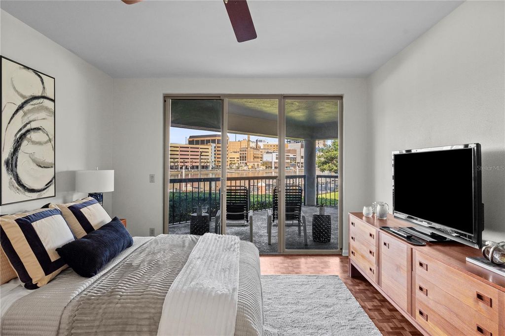 Image 14 of property listing at 707 SEDDON COVE WAY, Tampa, FL 33602