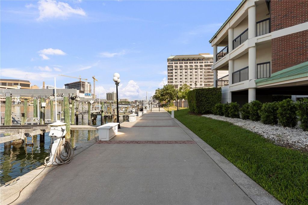 Image 30 of property listing at 707 SEDDON COVE WAY, Tampa, FL 33602