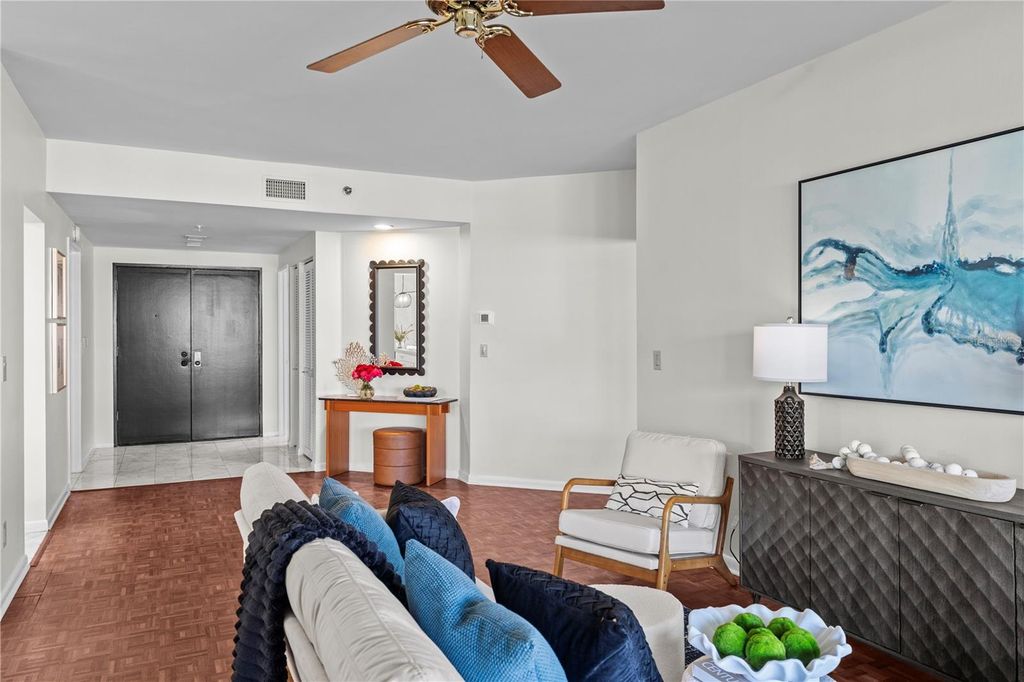 Image 8 of property listing at 707 SEDDON COVE WAY, Tampa, FL 33602
