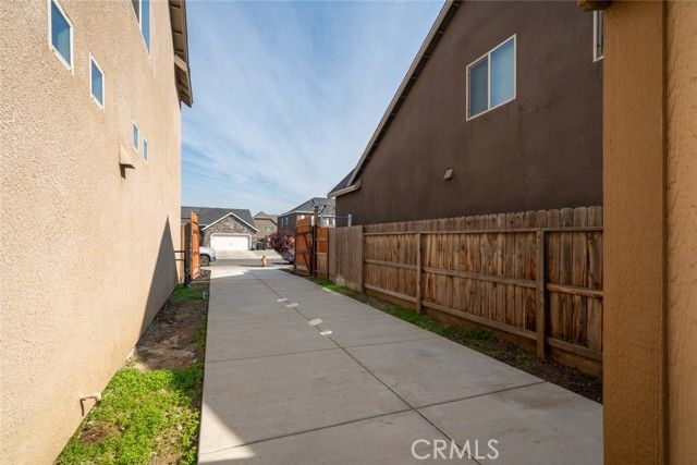 2027 W Babcock, Visalia, CA 93291