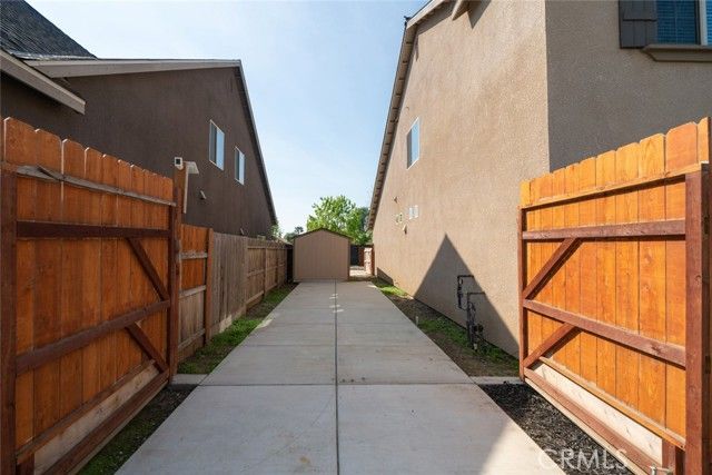 2027 W Babcock, Visalia, CA 93291