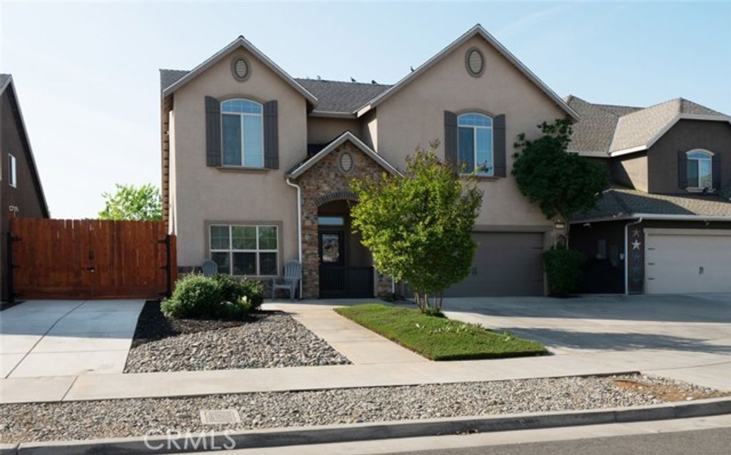 2027 W Babcock, Visalia, CA 93291