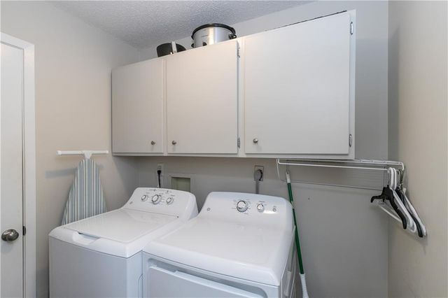 210 NE Bayview Drive, Lee's Summit, MO 64064