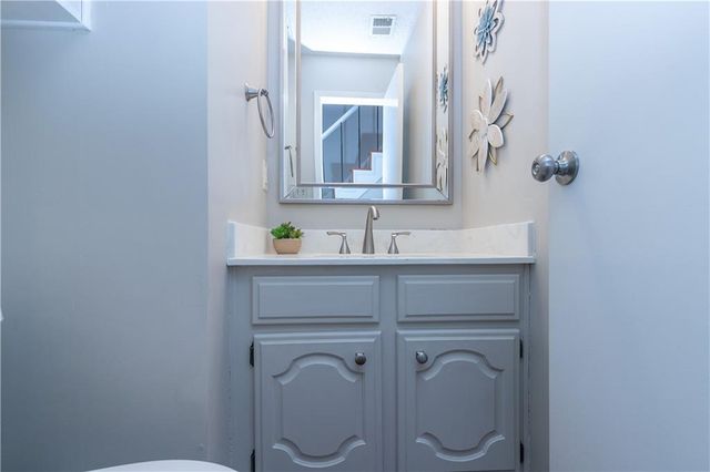 210 NE Bayview Drive, Lee's Summit, MO 64064