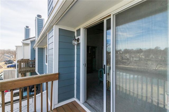 210 NE Bayview Drive, Lee's Summit, MO 64064