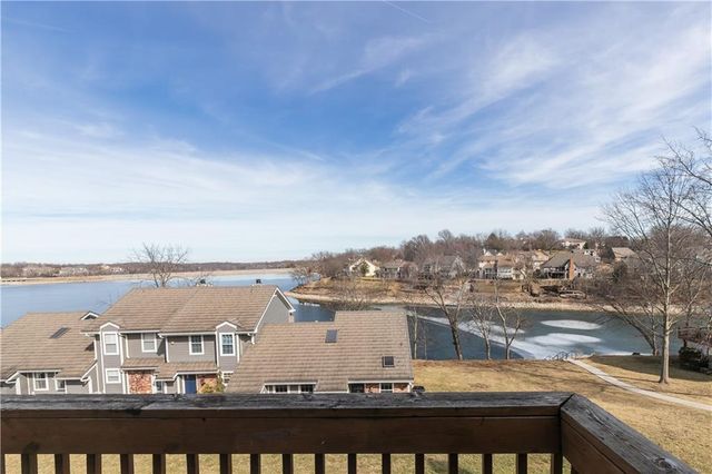 210 NE Bayview Drive, Lee's Summit, MO 64064