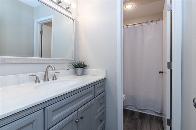 210 NE Bayview Drive, Lee's Summit, MO 64064