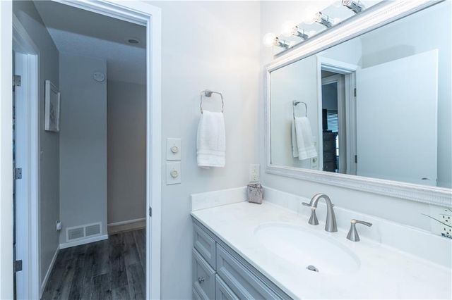 210 NE Bayview Drive, Lee's Summit, MO 64064