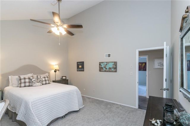 210 NE Bayview Drive, Lee's Summit, MO 64064