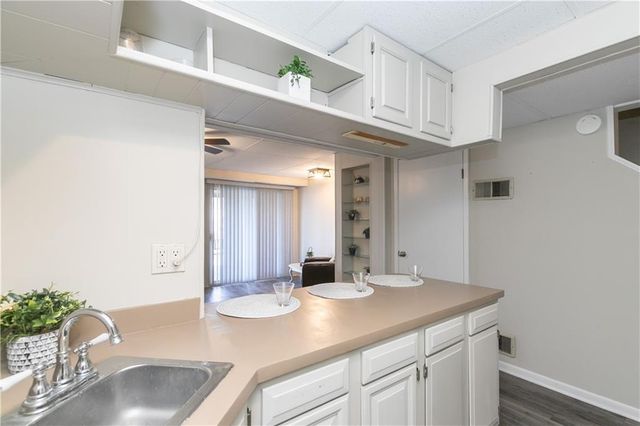 210 NE Bayview Drive, Lee's Summit, MO 64064