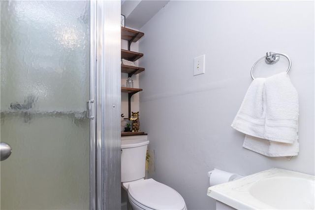 210 NE Bayview Drive, Lee's Summit, MO 64064