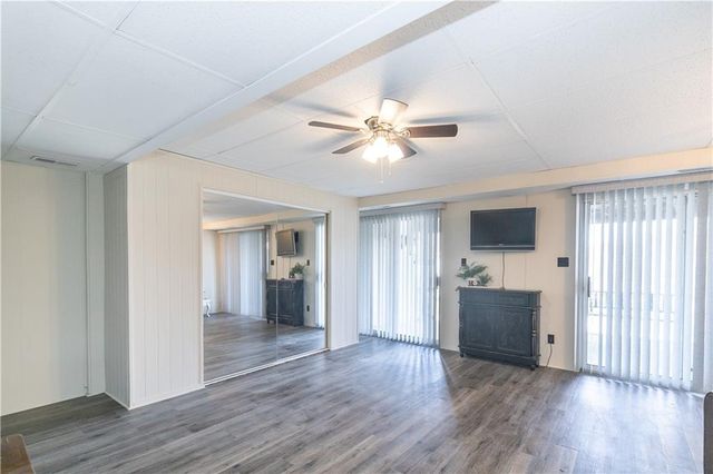 210 NE Bayview Drive, Lee's Summit, MO 64064