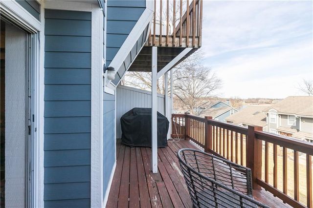 210 NE Bayview Drive, Lee's Summit, MO 64064