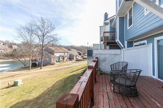 210 NE Bayview Drive, Lee's Summit, MO 64064