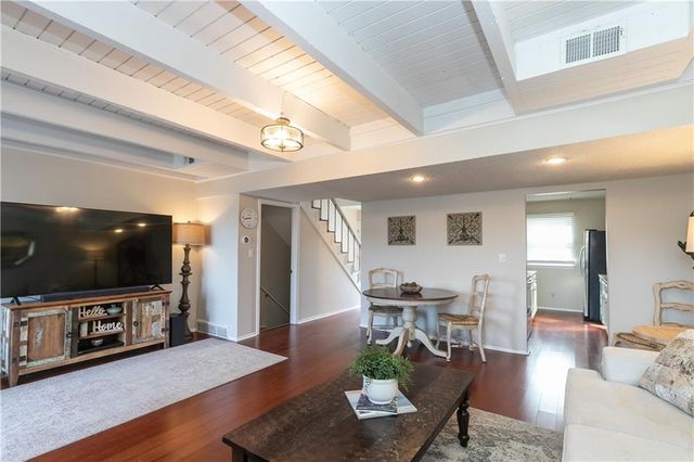 210 NE Bayview Drive, Lee's Summit, MO 64064