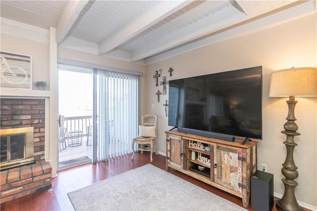 210 NE Bayview Drive, Lee's Summit, MO 64064