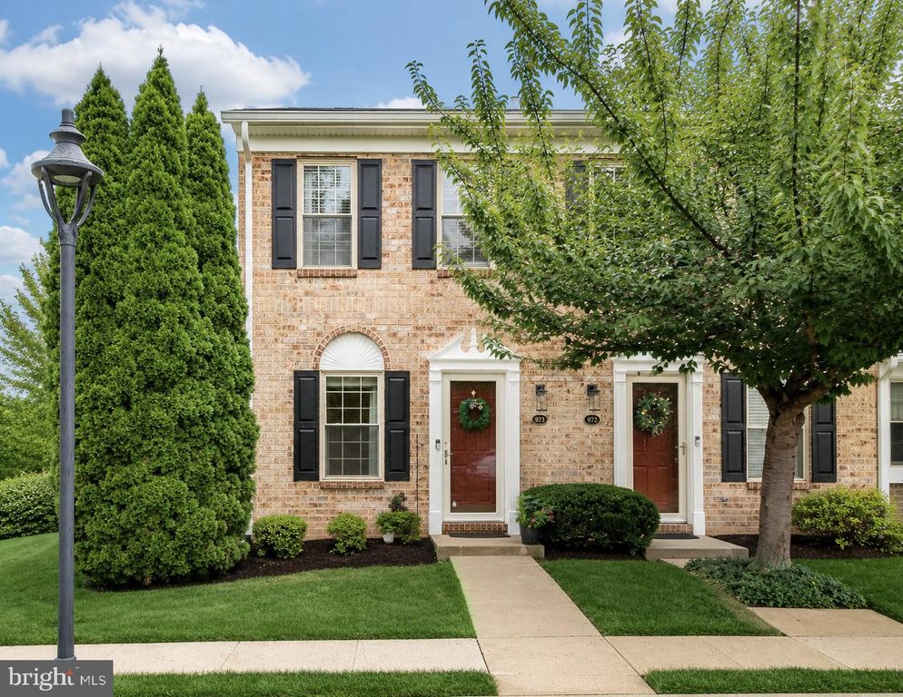 693 METRO CT, WEST CHESTER, PA 19380 — exterior