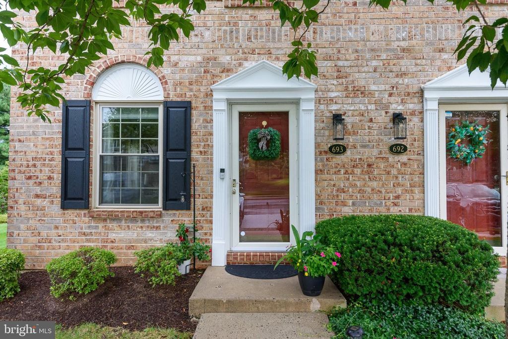 693 METRO CT, WEST CHESTER, PA 19380 — photo 2