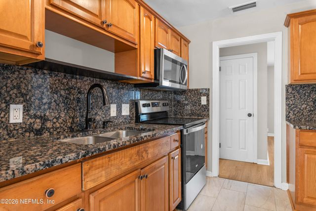 5247 CLEVELAND Road, Jacksonville, FL 32209