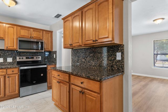 5247 CLEVELAND Road, Jacksonville, FL 32209