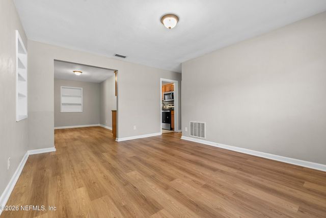 5247 CLEVELAND Road, Jacksonville, FL 32209