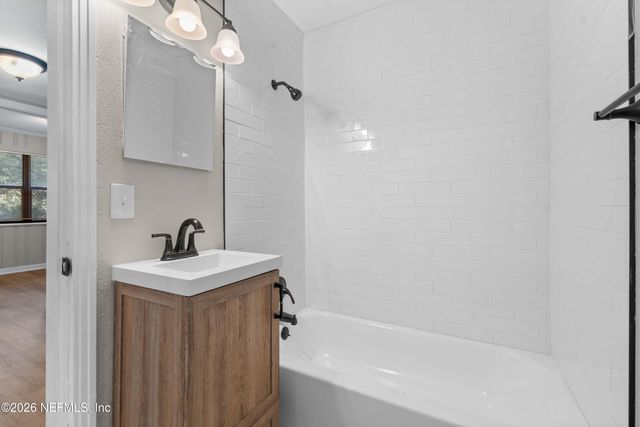 5247 CLEVELAND Road, Jacksonville, FL 32209