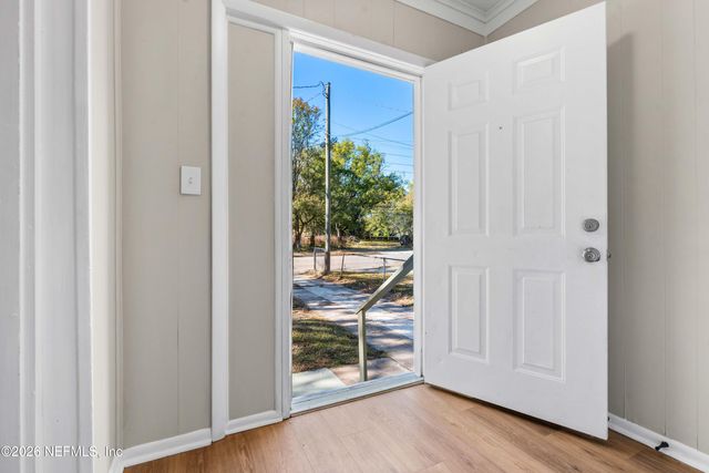 5247 CLEVELAND Road, Jacksonville, FL 32209