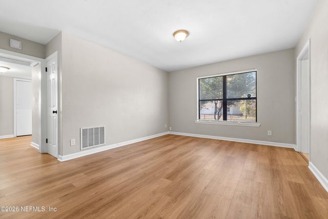 5247 CLEVELAND Road, Jacksonville, FL 32209