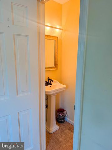 8647 BRADDOCK AVE, Alexandria, VA 22309