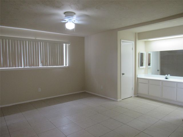 7623 Silver Cloud Lane, Houston, TX 77086