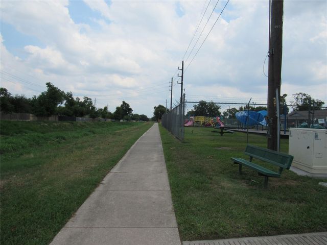 7623 Silver Cloud Lane, Houston, TX 77086