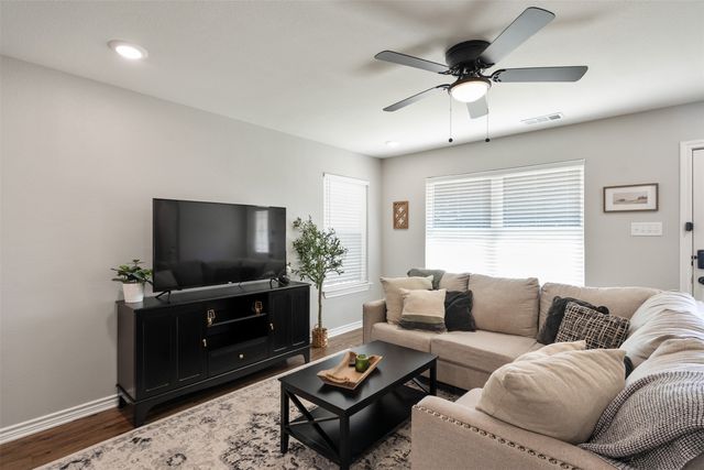 128 Crestwood Drive, Mabank, TX 75156